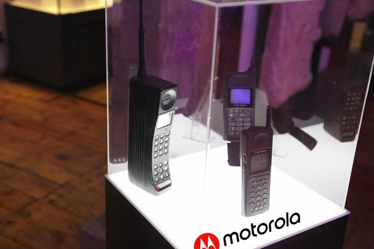 Мобилният телефон като на шега празнува 45 години