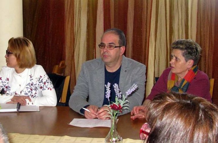 Остър недостиг на сестри и акушерки в Смолянско, средната им възраст над 50 години