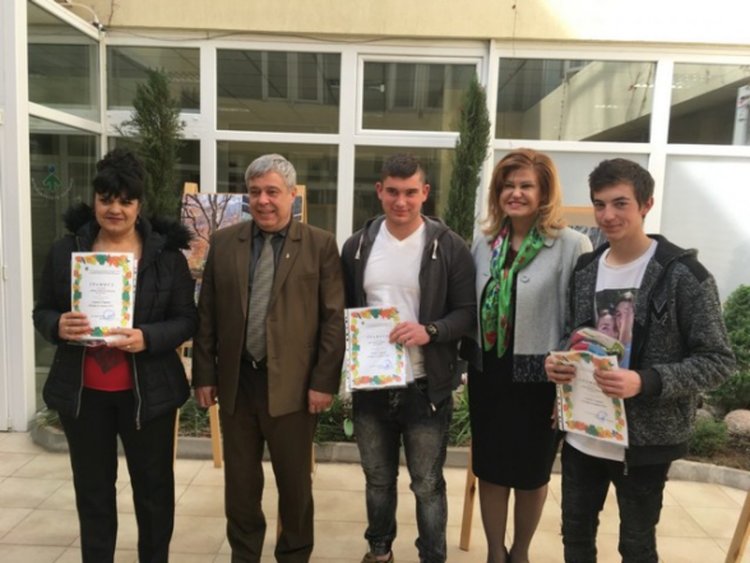 Деца залесяват за Седмицата на гората в Перник