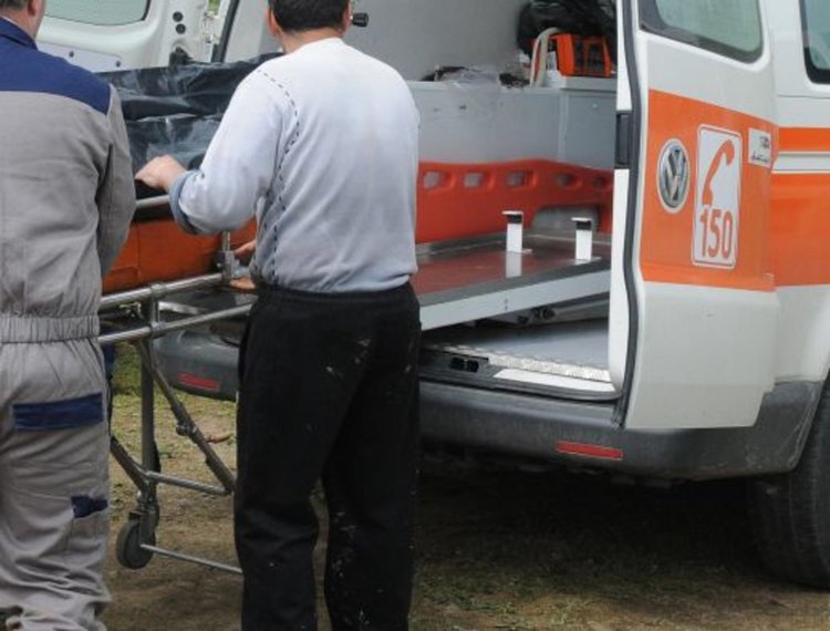 Кърджалийски тир се преобърна при с.Черна скала,шофьорът почина