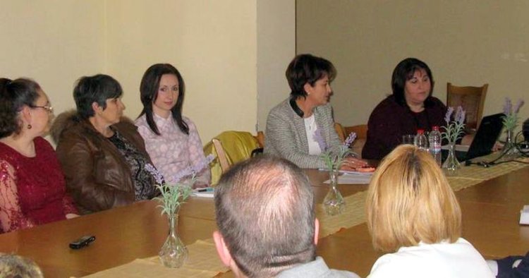 Остър недостиг на сестри и акушерки в Смолянско, средната им възраст над 50 години