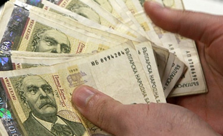 9 от 10 фирми в областта с до 9 служители, заплатите нагоре с 25 на сто за 5 г.