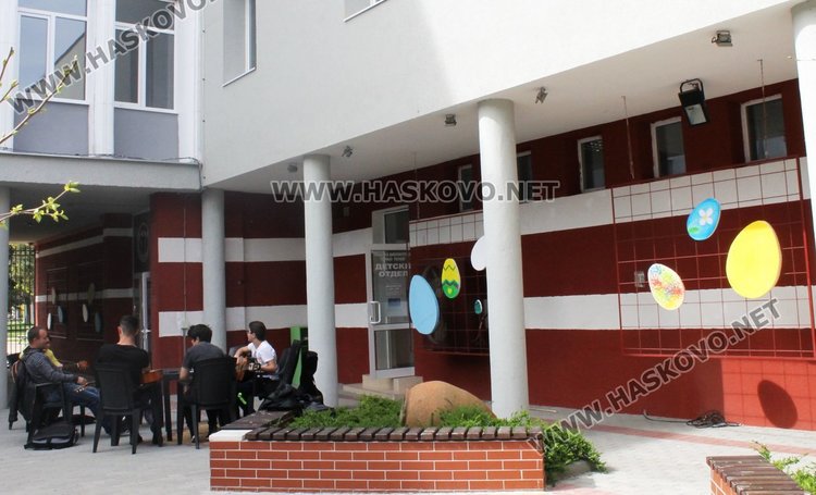 Пъстри яйца украсиха лятната читалня в Димитровгпад