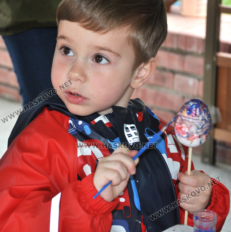 80 яйца засияха от ръцете на хасковски деца на Велики четвъртък