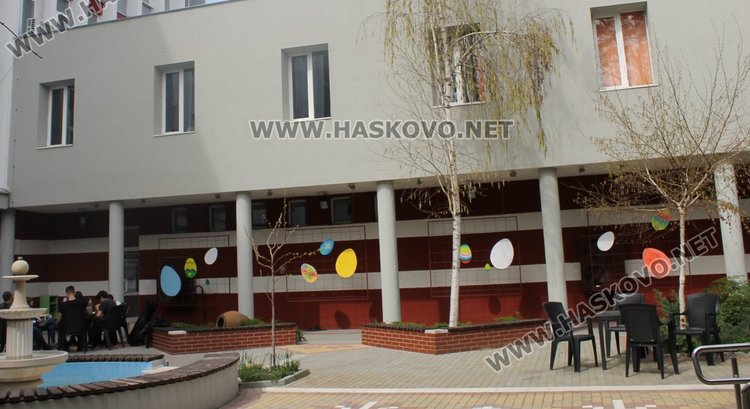 Пъстри яйца украсиха лятната читалня в Димитровгпад