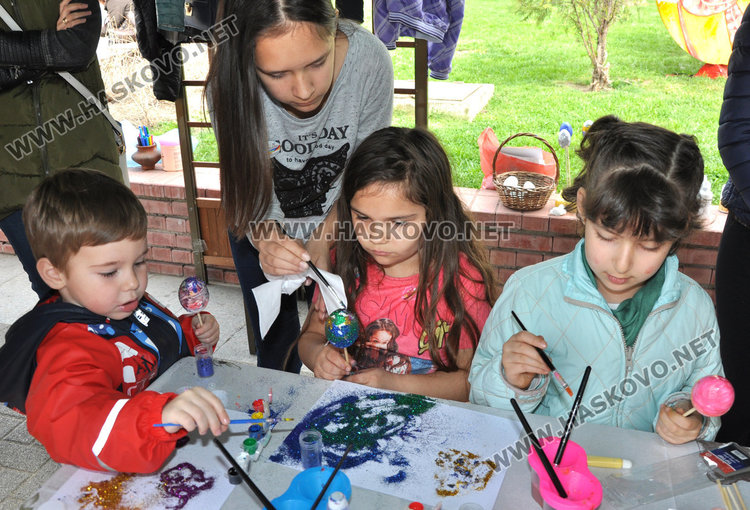 80 яйца засияха от ръцете на хасковски деца на Велики четвъртък