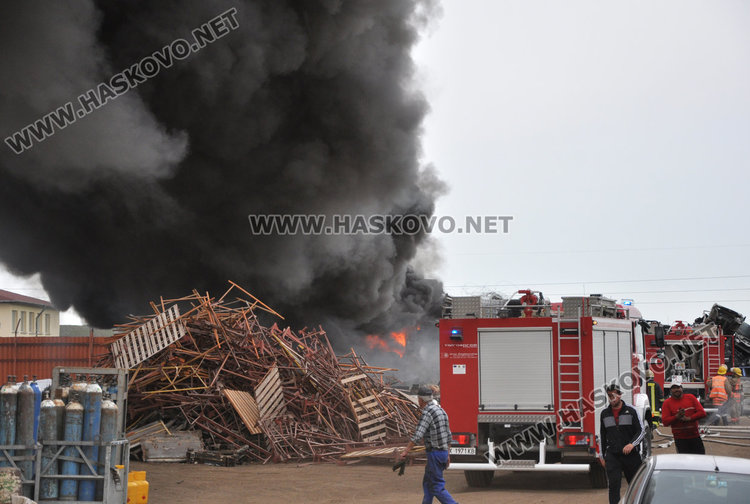 Пламна склад за вторични суровини и обгази Хасково (видео)
