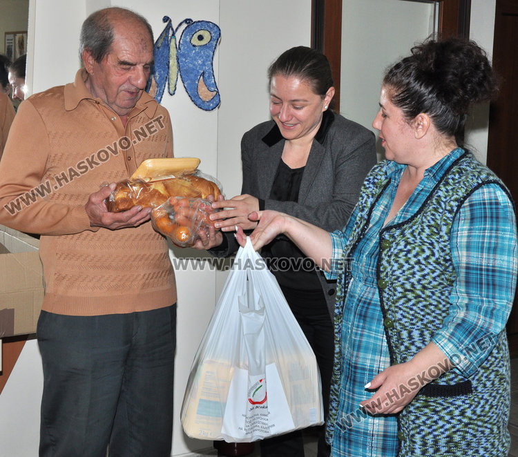200 хасковлии с помощи от омбудсмана и дарители за Великден