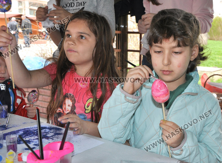 80 яйца засияха от ръцете на хасковски деца на Велики четвъртък