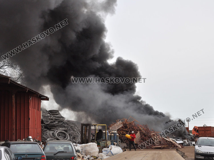 Пламна склад за вторични суровини и обгази Хасково (видео)