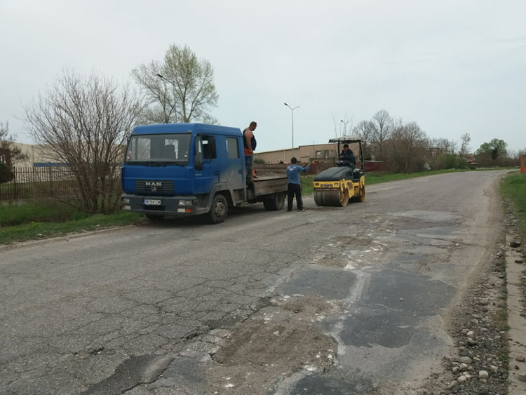 Закърпиха дупките на околовръстния път предпразнично