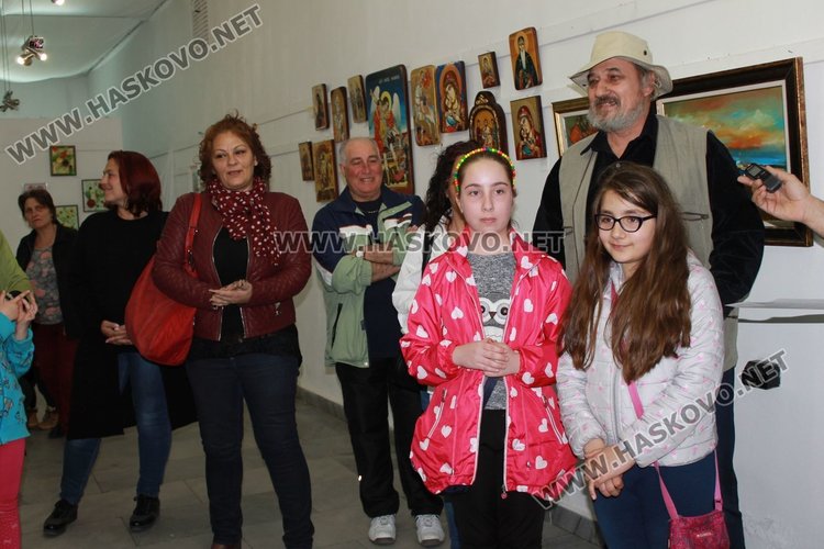 Габриела Пламенова и Ани Радева са част от Великденската изложба