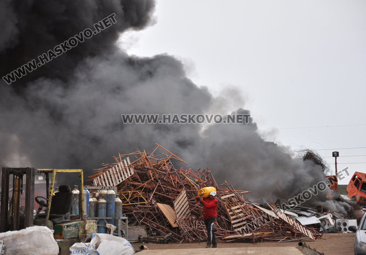 Пламна склад за вторични суровини и обгази Хасково (видео)