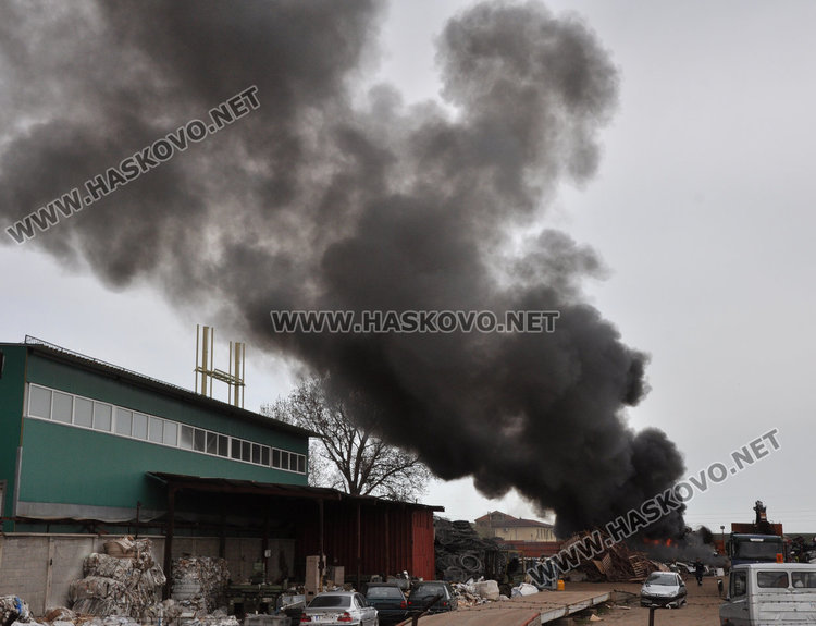 Пламна склад за вторични суровини и обгази Хасково (видео)