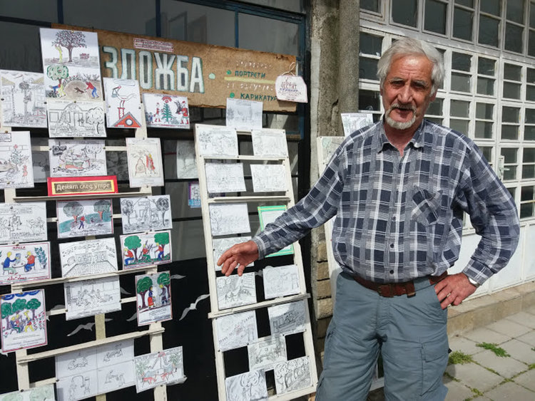 Първа тротоарна изложба подреди Атанас Забуртов