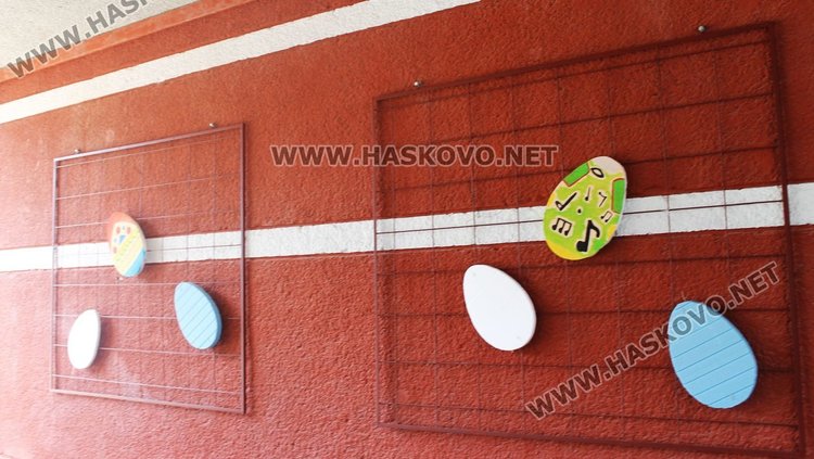 Пъстри яйца украсиха лятната читалня в Димитровгпад