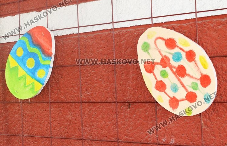 Пъстри яйца украсиха лятната читалня в Димитровгпад