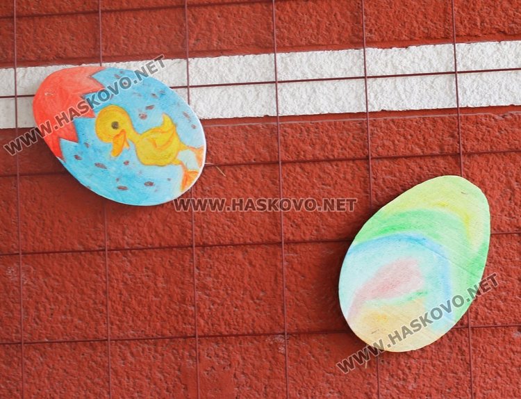 Пъстри яйца украсиха лятната читалня в Димитровгпад