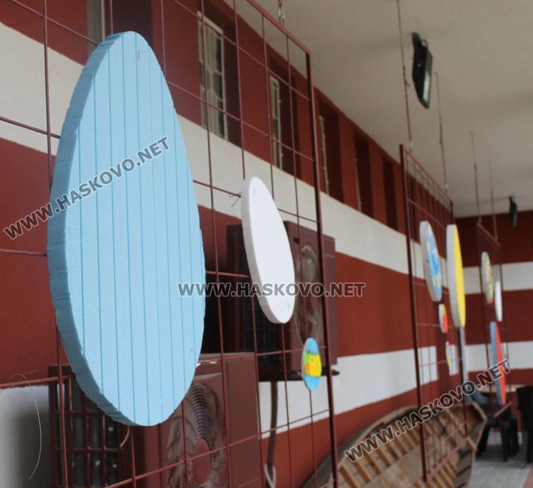 Пъстри яйца украсиха лятната читалня в Димитровгпад