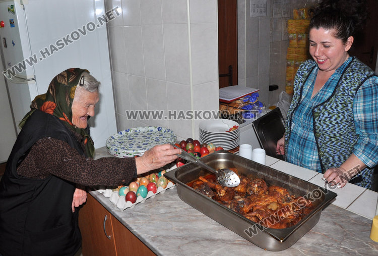 200 хасковлии с помощи от омбудсмана и дарители за Великден