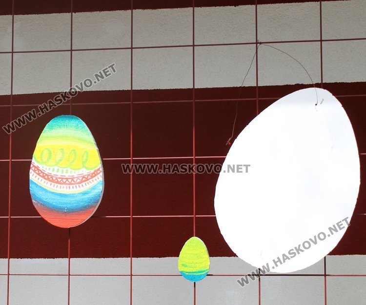 Пъстри яйца украсиха лятната читалня в Димитровгпад
