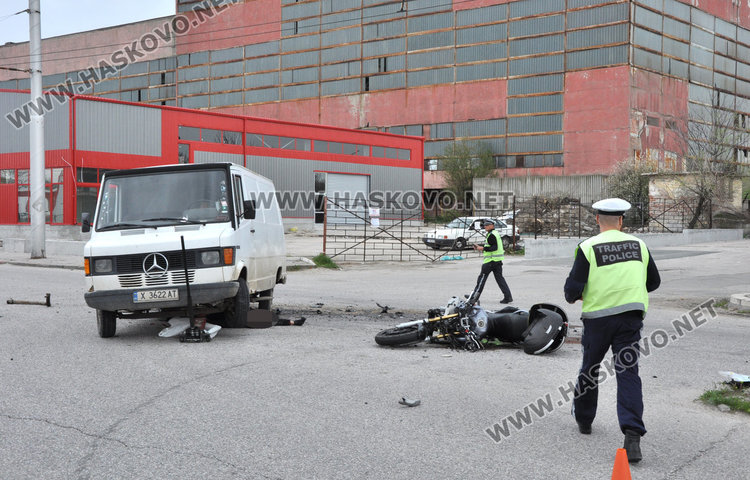 Моторист загина на място при катастрофа в Хасково