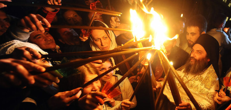 На Велика събота в очакване на Благодатния огън