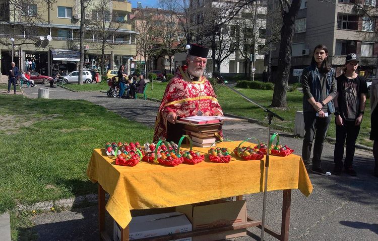 Празник и Евангелие на 7 езика пред храма "Свети Георги" в Кърджали