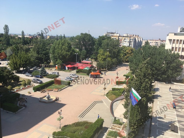 Празничен концерт за Великден на централния градски площад