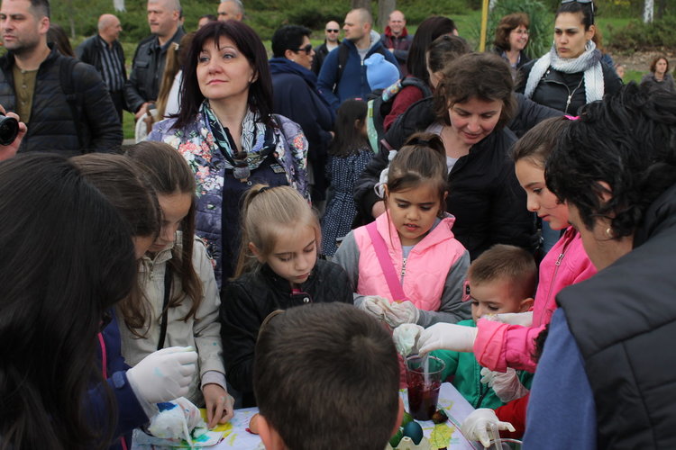 Младежите на ГЕРБ спретнаха пъстро великденско парти в Кърджали 