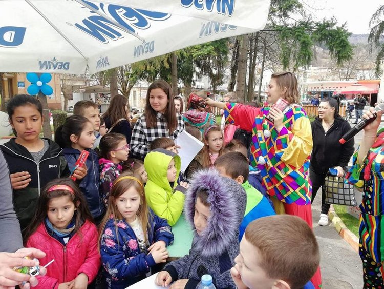 Празник за децата в Девин с игри, клоуни и награди
