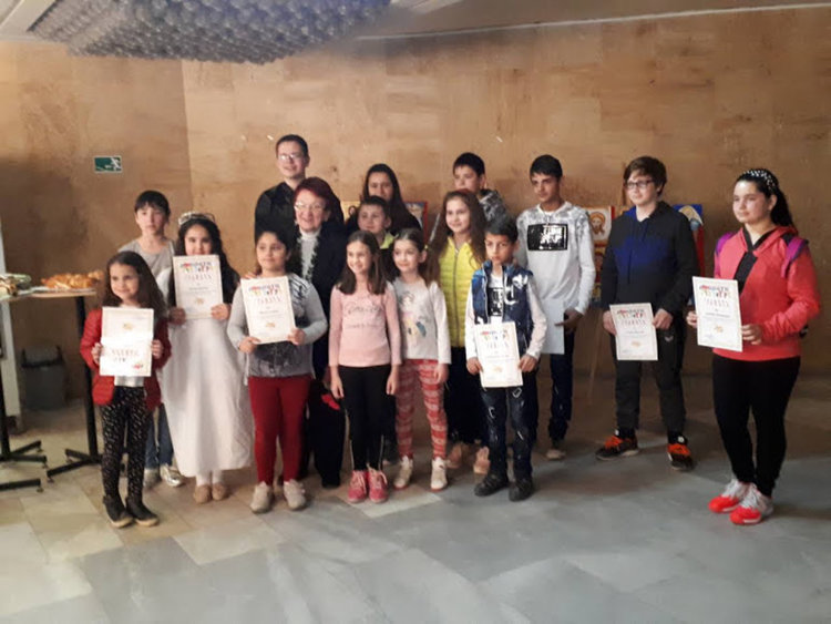 Изложба с детски интерпретации на християнска живопис краси Данъчна служба