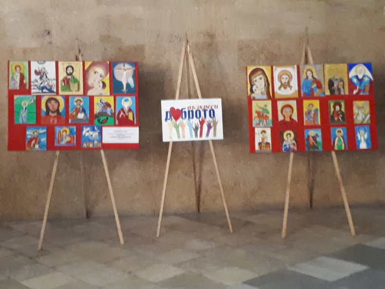 Изложба с детски интерпретации на християнска живопис краси Данъчна служба