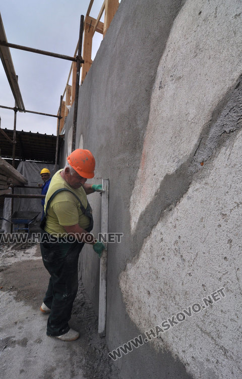 Започнаха кучешкия приют в бившата ОСМА