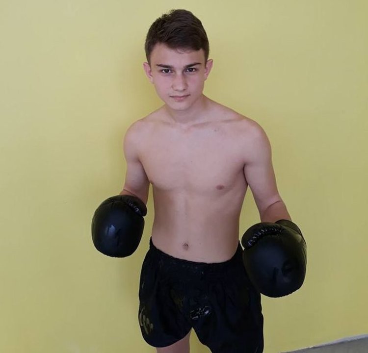 15-годишният димитровградчанин Деян Делчев ще дебютира в професионалния кикбокс