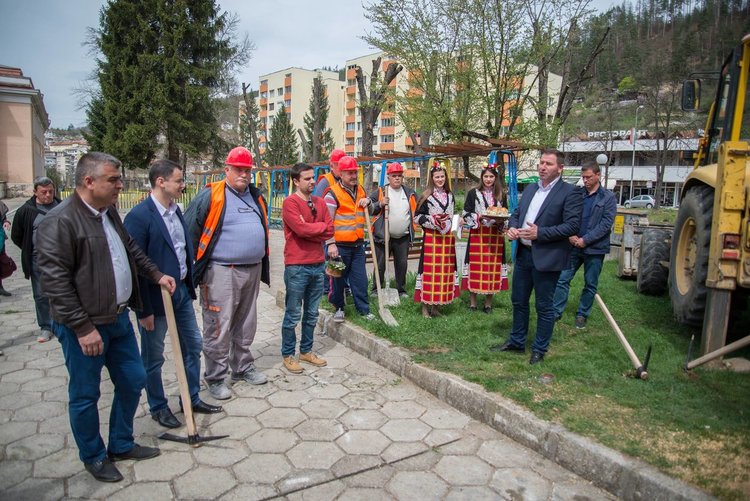 Стартира ремонт за 1 милион лева, Мадан ще има изцяло нов градски център