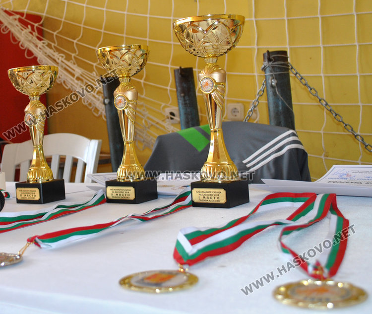 Децата от пет градини в спортна надпревара за купи и медали