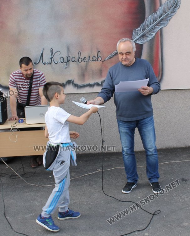 Залесиха двора на СУ "Любен Каравелов" с 60 дръвчета