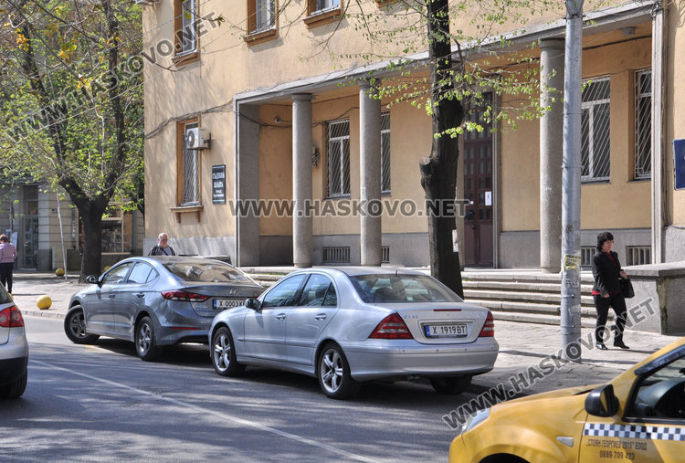 Камион омачка и заклещи Мазда до съда в Хасково