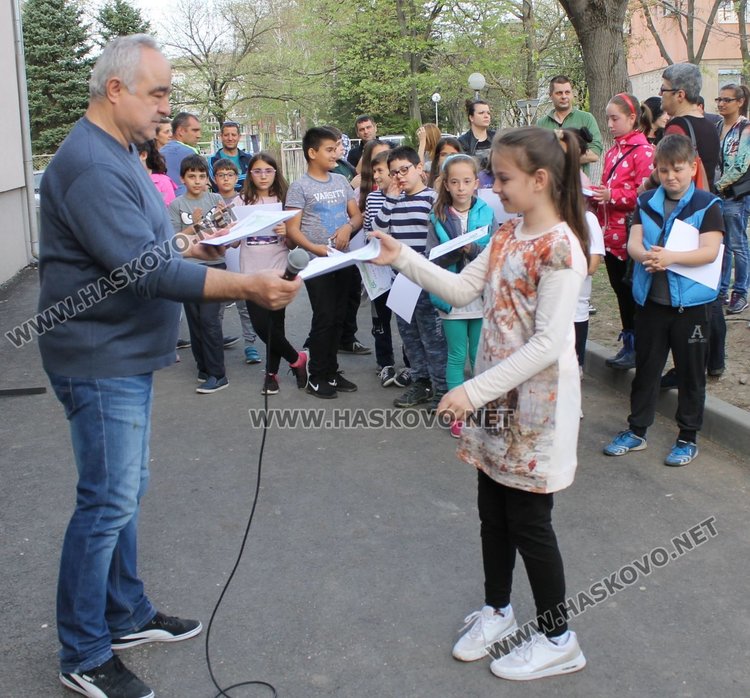 Залесиха двора на СУ "Любен Каравелов" с 60 дръвчета