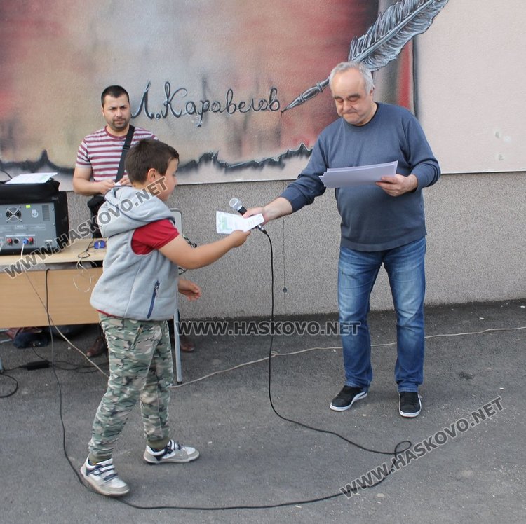 Залесиха двора на СУ "Любен Каравелов" с 60 дръвчета