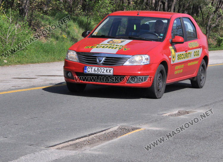 10 тона асфалт за дупките по „Раковски“