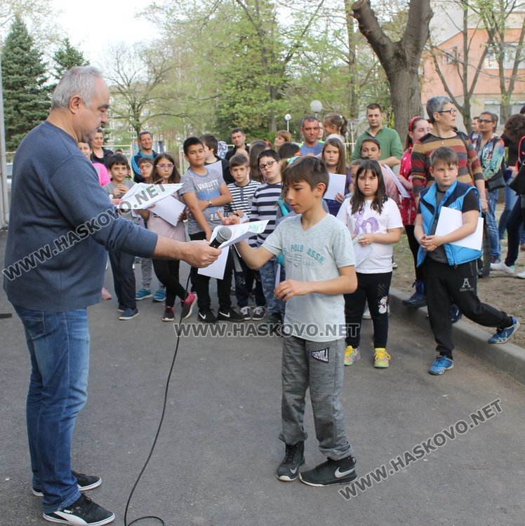 Залесиха двора на СУ "Любен Каравелов" с 60 дръвчета