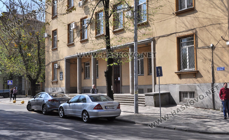 Камион омачка и заклещи Мазда до съда в Хасково