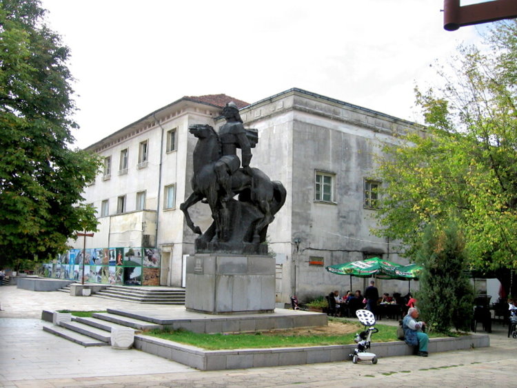 Тракийци се прекланят пред талантливия държавник хан Крум