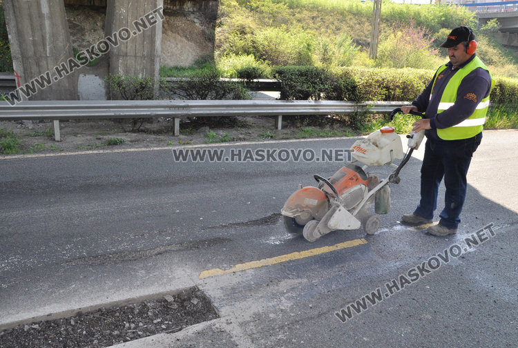 10 тона асфалт за дупките по „Раковски“