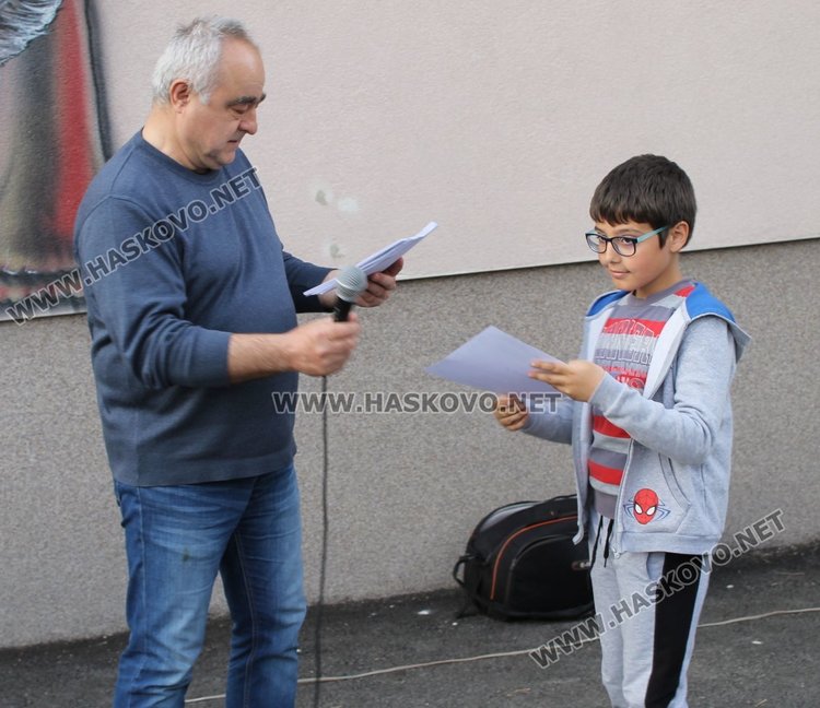 Залесиха двора на СУ "Любен Каравелов" с 60 дръвчета