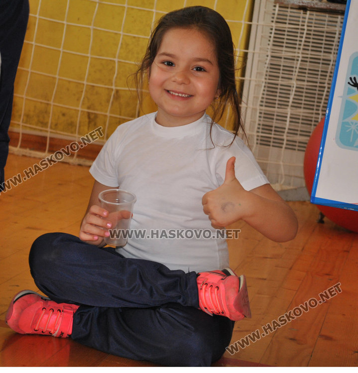 Децата от пет градини в спортна надпревара за купи и медали