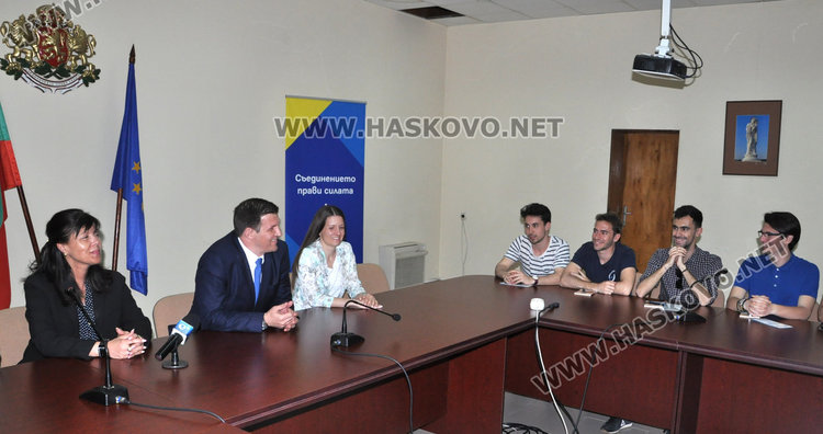 Дечев прие международна младежка делегация по иновативна програма