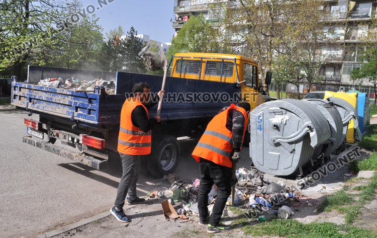 Облаци от пепел в Орфей, изсипват я от контейнерите на улицата